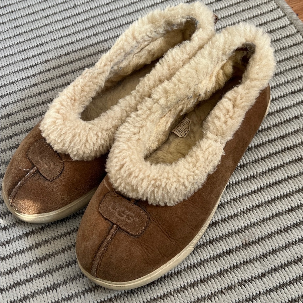 UGG Tan Shearling Lined Slippers Sz 8